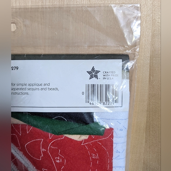 Vintage Bucilla Felt Stitchery Kit 89979 "Santa's Acrobatics" Ornaments NWT - Picture 5 of 5